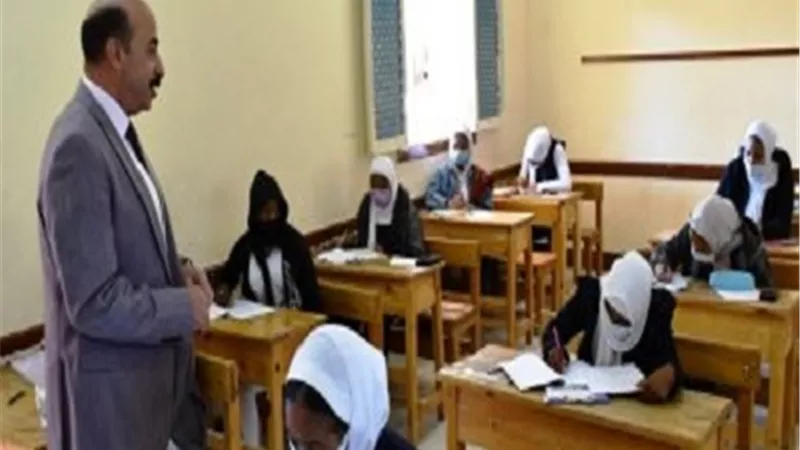 محافظ أسوان يتابع استعدادات المدارس لاستقبال الطلاب غدًا