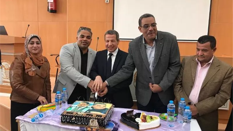 الحاسبات والذكاء الإصطناعى بالغردقة تحتفل بالتيرم الثانى وتهنئة عمارة لتوليه عميدا