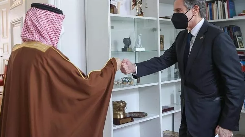 وزير الخارجية السعودي يبحث مع نظيره الأمريكي الجهود المشتركة لوقف انتهاكات الحوثيين