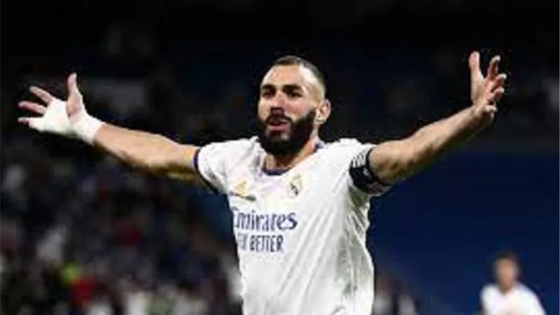 بنزيما يقود تشكيل ريال مدريدالرسمى لمواجهة ألافيس بالدوري الإسباني