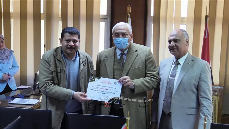رئيس جامعة السادات يكرم الموظفين المتميزين .. صور