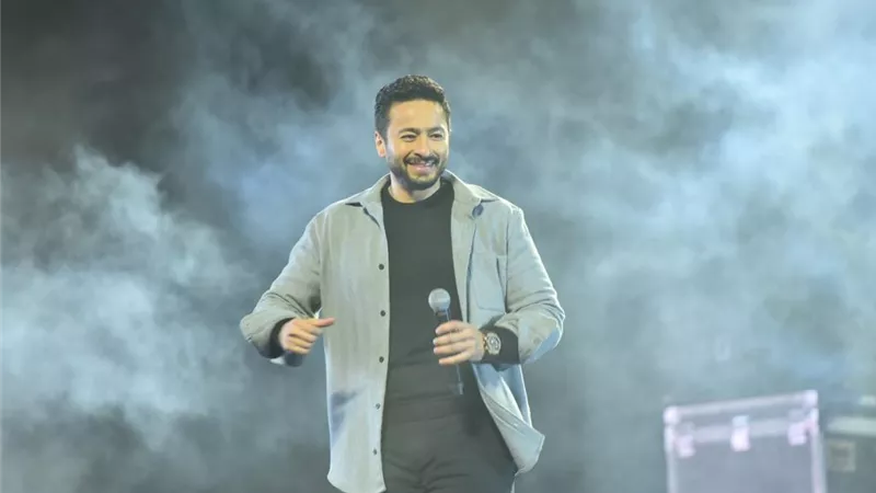 حشد جماهيري ضخم في حفل النجم حمادة هلال ببورتو سعيد (صور)