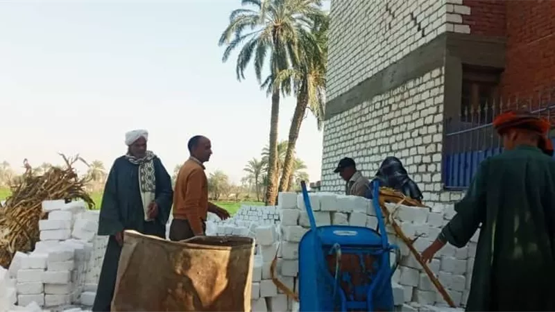 إزالة 4 حالات تعد بالبناء على أملاك الدولة بمركزي ديرمواس ومغاغة بالمنيا