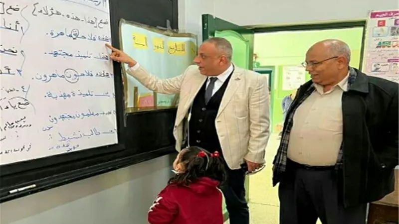 طنطاوى وفايز يتابعان انتظام الدراسة وسير العملية التعليمية بمدارس الخصوص