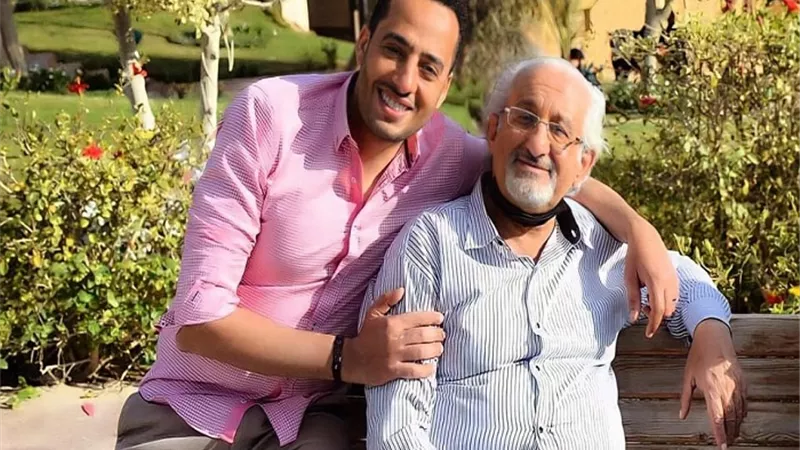بعد احتياج حالته الصحية معجزة للشفاء.. عصام السقا يدعو لـ أحمد حلاوة بالتعافي من كورونا