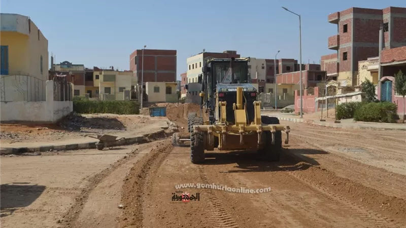 رفع كفاءة وتطوير الطرق بالحى الثانى عشر بالعاشر من رمضان