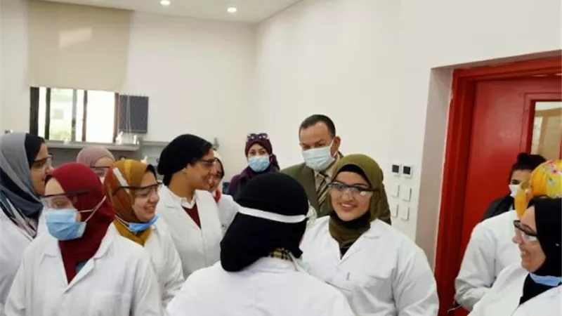 رئيس جامعة المنصورة الجديدة يتابع انتظام الدراسة مع بداية الفصل الدراسي الثاني