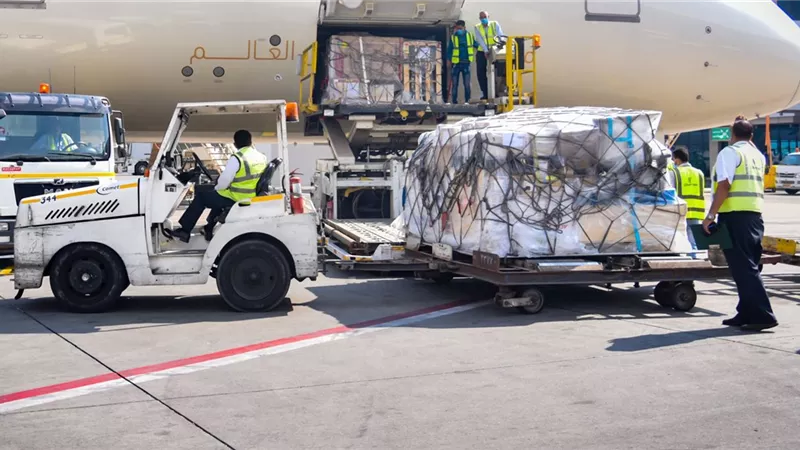 الصحة: استقبال مليونين و١٥٨ ألف جرعة من لقاح «فايزر» بمطار القاهرة الدولي