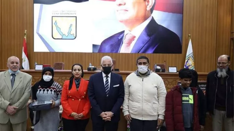 فوده يسلم عدد 3 لاب توب ناطق لثلاثة من ذوى الهمم بصريا بمدن جنوب سيناء