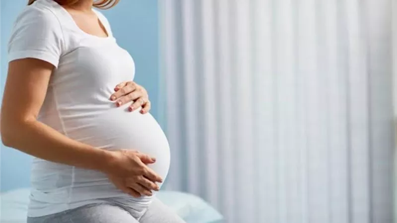 هل لقاحات كورونا آمنة على الحوامل والمرضعات؟ الصحة تجيب