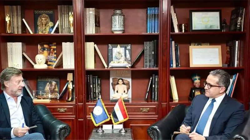 وزير السياحة يبحث مع أكور العالمية فرص الاستثمار في القطاع الفندقي بمصر