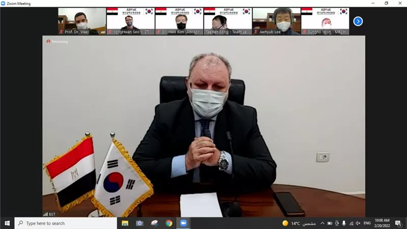عبر الفيديو كونفرانس.. رئيس جامعة بنى سويف التكنولوجية يلتقى الخبراء الكوريين بهيئة ABEEK