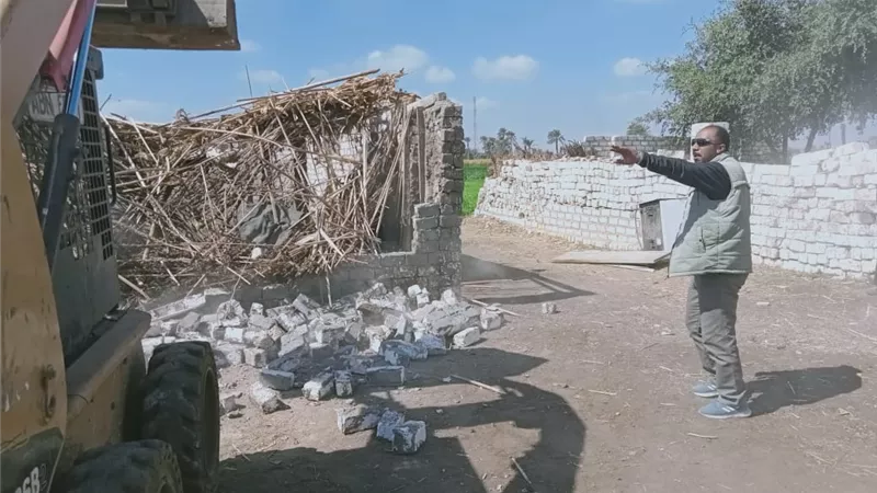 القاضي: إزالة 36حالة تعد بالبناء ضمن الموجه 19بمركزى سمالوط وديرمواس