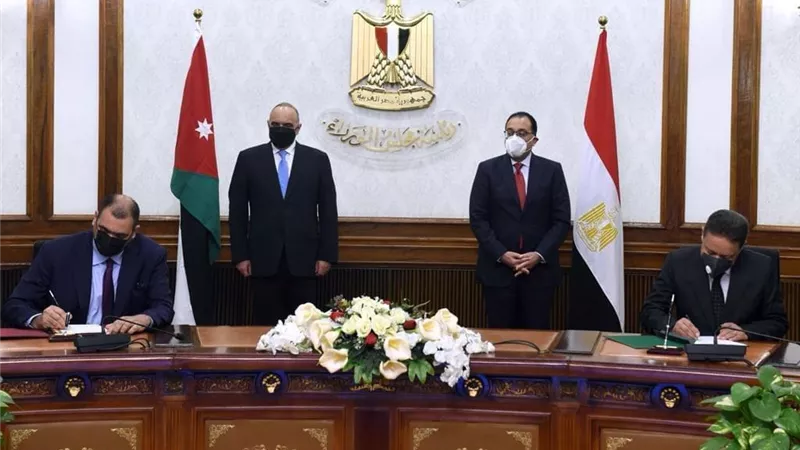 كرم جبر والجازي يوقعان بروتوكول تعاون في مجال الإعلام