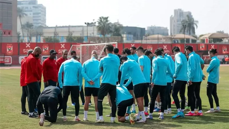 موسيماني يحاضر اللاعبين استعدادًا لمباراة المقاصة