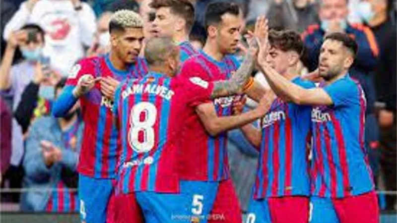 3 لاعبين مهددين بالايقاف فى مباراة برشلونة