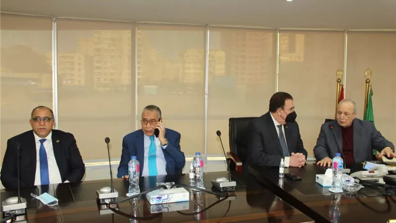 ضاحى يوقع بروتوكولا مع الاتحاد المصرى للتشييد لتيسيير الإجراءات على المهندسين