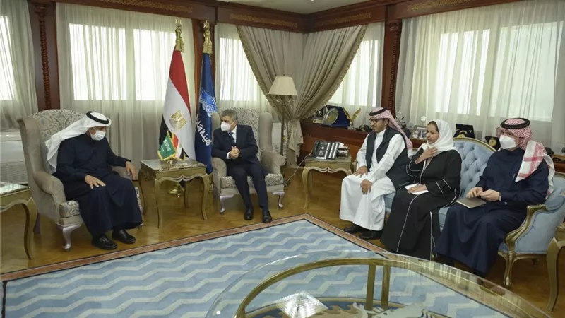 ربيع يبحث التعاون بين قناة السويس الهيئة العامة للنقل السعودي