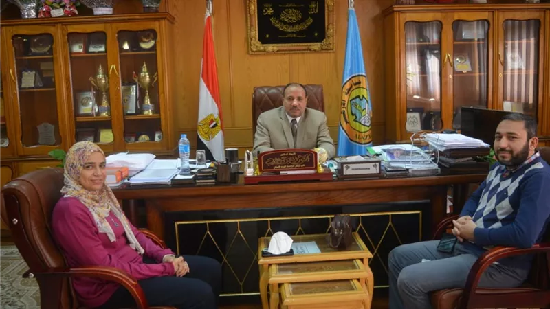 نائب رئيس جامعة الأزهر يستقبل فريق التدريب والدعم الفني للتصحيح الإكتروني