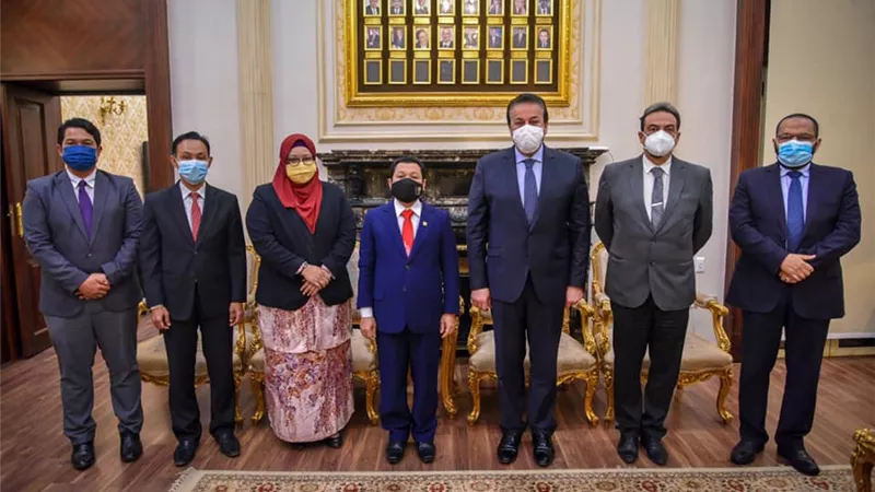 عبدالغفار يؤكد أهمية التعاون وتبادل الخبرات بين مصر وماليزيا في التصدي لجائحة كورونا