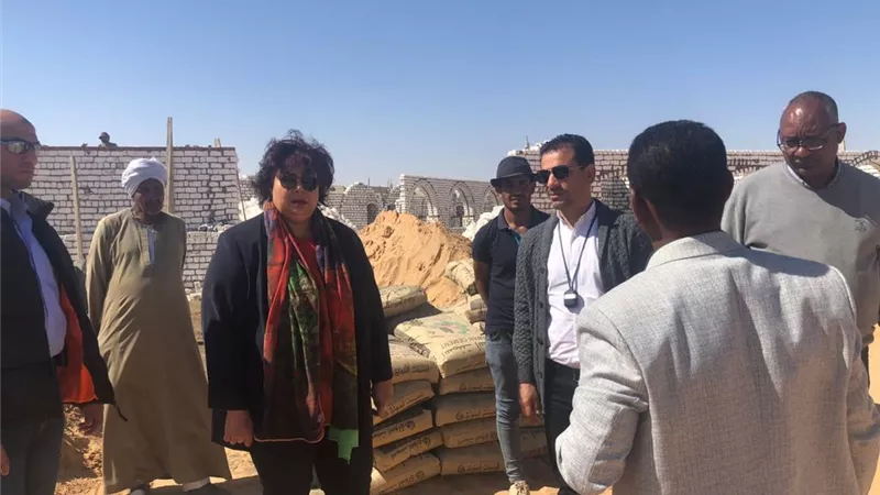 وزيرة الثقافة تتفقد الأعمال الإنشائية لمشروع قصر ثقافة أبو سمبل باسوان