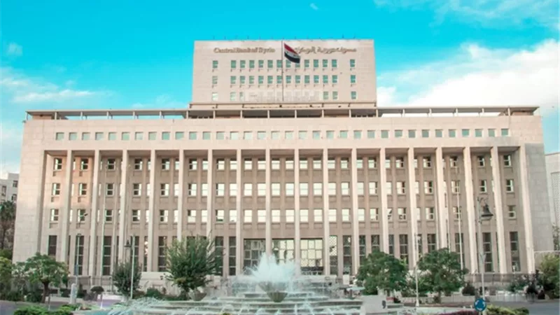 بعد تراجع قيمة الليرة.. البنك المركزى السورى يرفع سقف السحب اليومي من المصارف