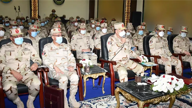رئيس الأركان يشهد المرحلة الرئيسية لمشروع مراكز القيادة الخارجى 