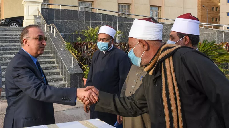 توزيع 2 طن لحوم يستفاد بها 2000 أسرة من الأولى بالرعاية بقرى أبيس وبشائر الخير