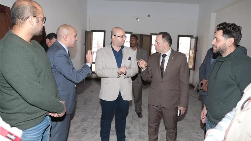 محافظ بني سويف يزور المقر المؤقت لنيابة بني سويف الجاري تجهيزه وتأهيله بشرق النيل
