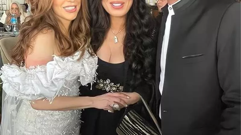 انهاردة تاريخ مميز فى حياتي.. دنيا عبد العزيز تتألق فى عقد قرانها بـ ليلة العمر.. صور