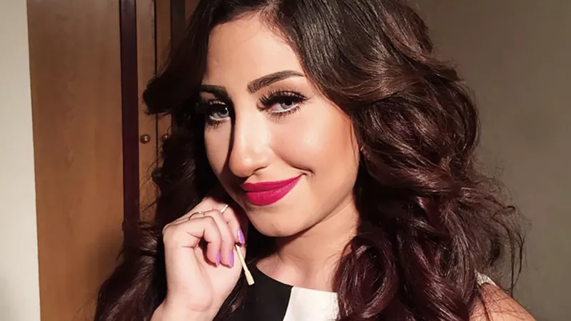 اطلالة جذابة لـ بوسي تخطف الانظار.. صور
