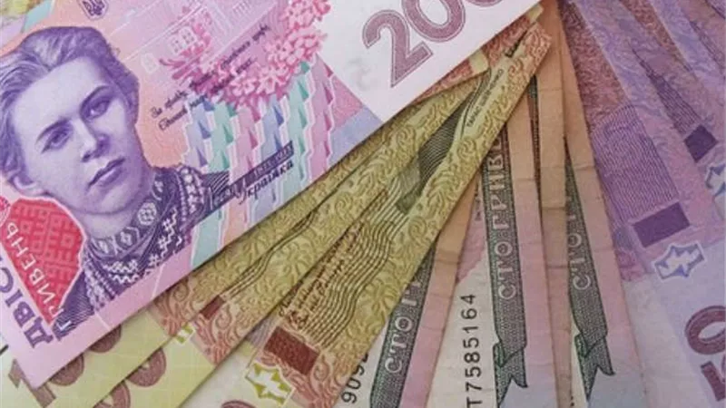 عملة أوكرانيا تنخفض لأدنى مستوى لها في 7 سنوات