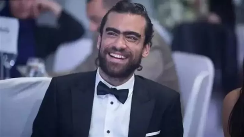 محمد مكاوي يحتفل بخطوبته على فتاة خارج الوسط الفنى