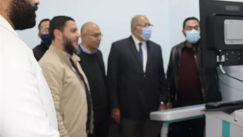عميد طب بني سويف يتفقد وحدة الحقن المجهري