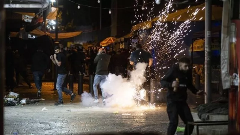 مواجهات عنيفة بين شباب فلسطينيين وقوات الاحتلال بعد مقتل طفل ببيت لحم