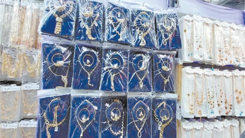 بعد الارتفاع الجنوني في أسعار الذهب الأصلى نام .. والصينى قام !!