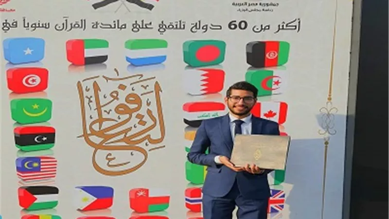 محافظ مطروح يهنئ الفائز الأول عالمياً في الانشاد الديني