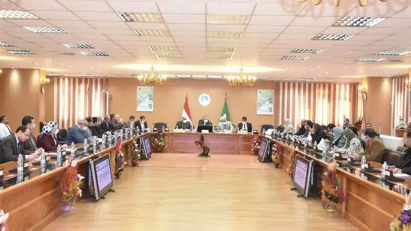 محافظ الشرقية يطمئن على جاهزية مديرية الطب البيطري لمواجهة أنفلونزا الطيور