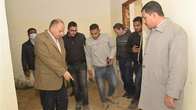 محافظ أسيوط يتفقد أعمال انشاء مجمع الخدمات الحكومية والزراعية بقرية العونة