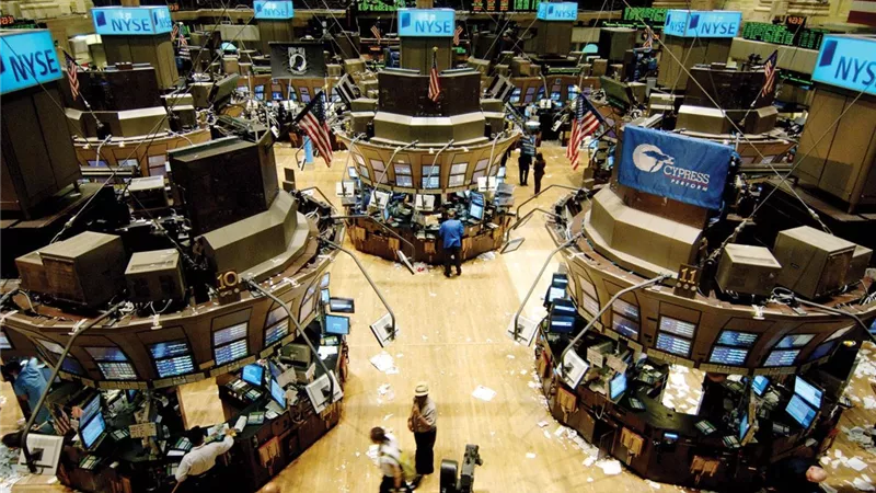 بورصة موسكو تعلق جميع التداولات بعد ضرباتها ضد أوكرانيا