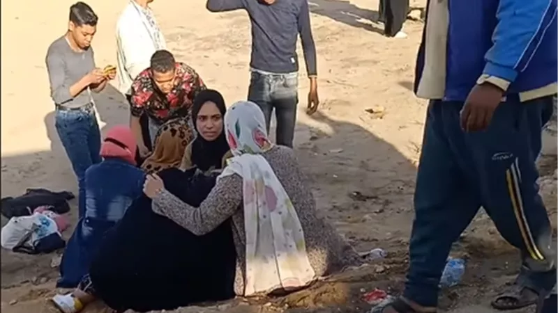 إصابة ١٩ عاملا في حادث تصادم نقل بأتوبيس بطريق السخنة