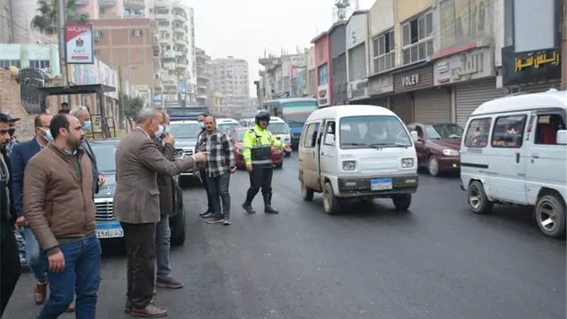 الهجان يتفقد أعمال الرصف بمدينة بنها وشارع مستشفى الخانكة المركزى
