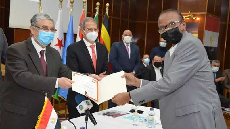 وزير الكهرباء يشهد إحتفالية تخريج 50 متدرباً من دول حوض النيل فى خمسة برامج تدريبية