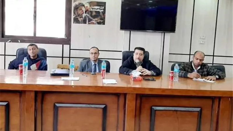 ندوة تعريفية بالقانون 152 لتوفيق أوضاع المشروعات الغير مرخصة بحي غرب سوهاج..صور