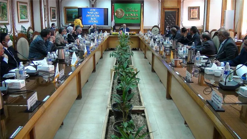 رئيس جامعة المنيا : نجاح تجربة الكتاب الالكترونى وتحقيق التحول الرقمى