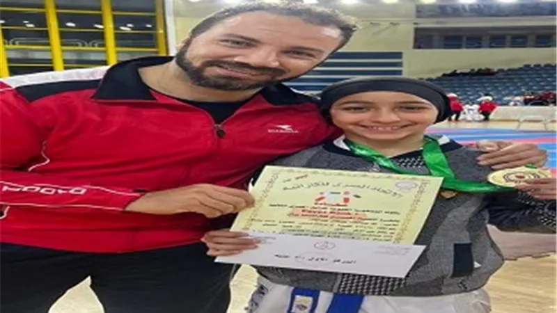 شعيب يهنئ بطلة مطروح في الكاراتيه لحصولها على الميدالية الذهبية