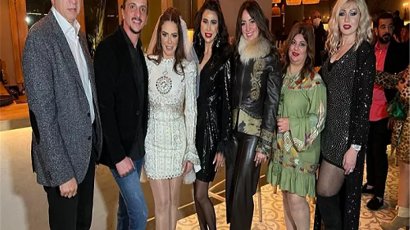 ألف مبروك يا دندونه.. نيرمين الفقي تهنئ دنيا عبد العزيز بعقد قرانها
