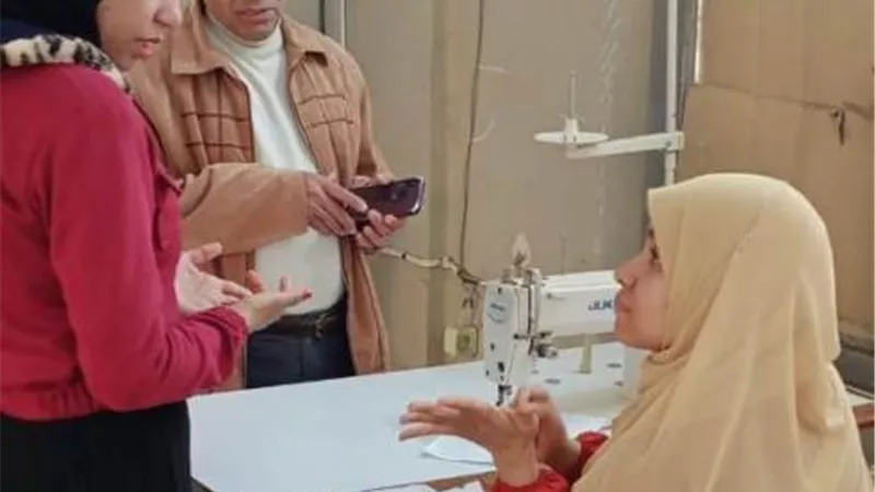 القوى العاملة: بدء الدورات التدريبية علي مهنة التفصيل لـ 