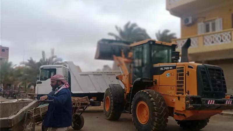 الضبعة تعيد صيانة صناديق القمامة بالمدينة
