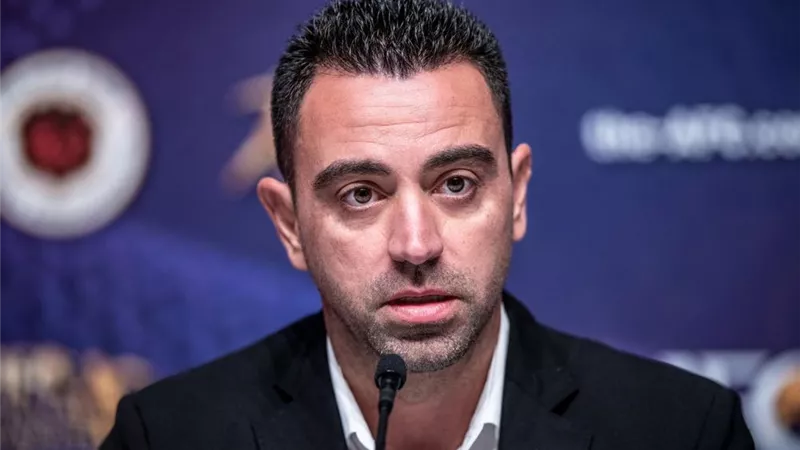 أول تعليق لـ تشافي عقب فوز برشلونة أمام نابولي بالدوري الأوروبي